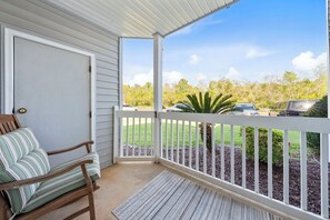 Appart'hôtel Familial, 2 chambres, patio, vue jardin | Vue de la chambre