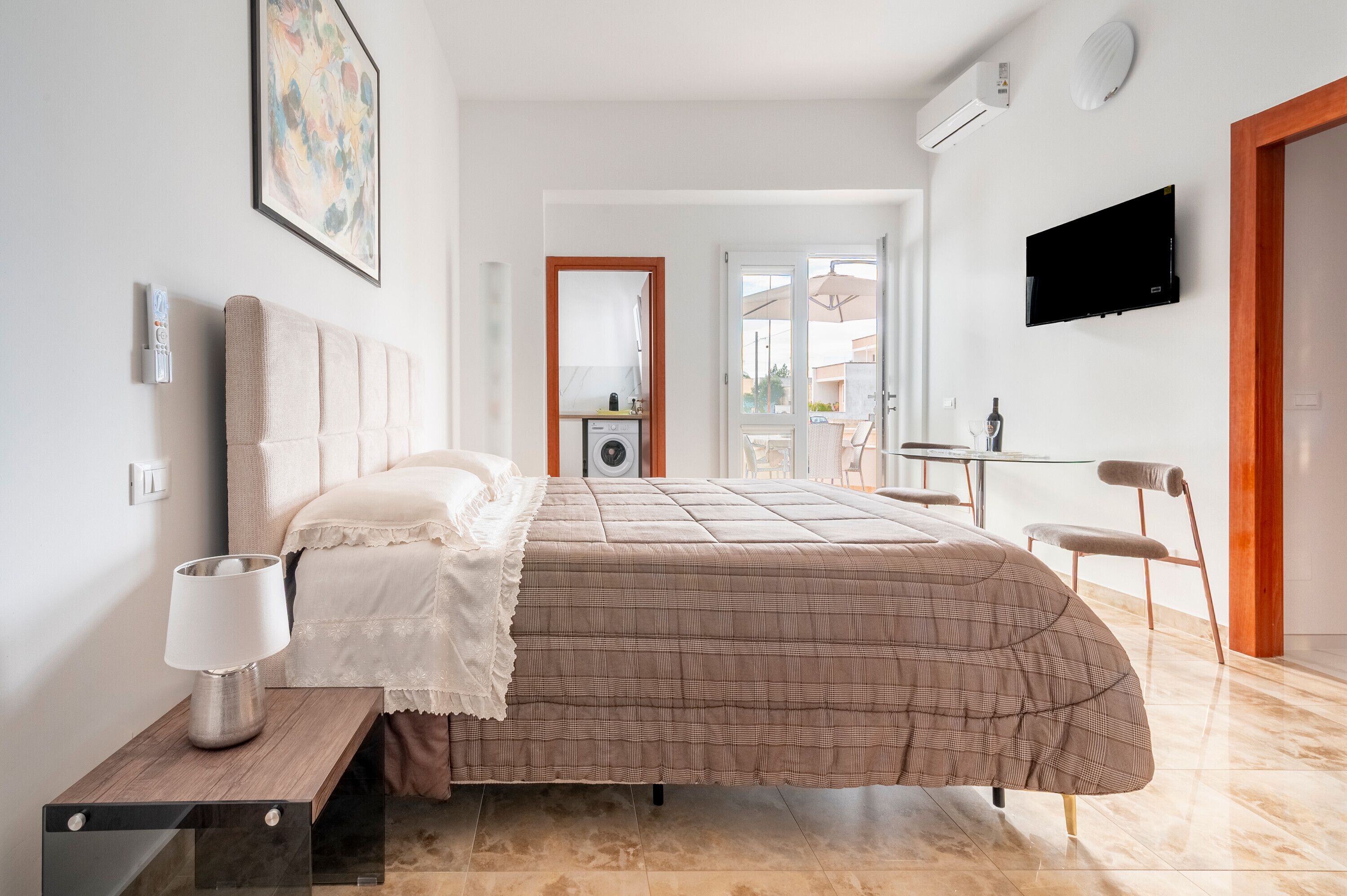 1 camera, Wi-Fi, lenzuola