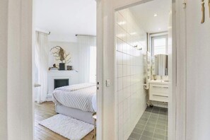 2 chambres, fer et planche à repasser, Wi-Fi, draps fournis