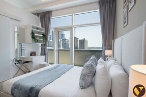 Apartamento superluxo, sacada, vista para o canal | Ferros/tábuas de passar roupa, berços (sobretaxa), Wi-Fi de cortesia