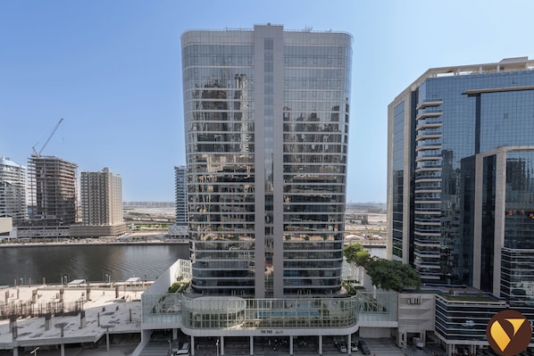 Lyxlägenhet - balkong - utsikt mot kanalen | Strykjärn/strykbräda, barnsängar, gratis wi-fi och sängkläder