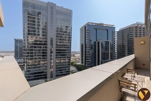 Apartamento superluxo, sacada, vista para o canal | Ferros/tábuas de passar roupa, berços (sobretaxa), Wi-Fi de cortesia