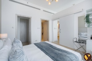 Departamento de lujo, balcón, vista al canal | Sábanas de algodón egipcio y ropa de cama de alta calidad 