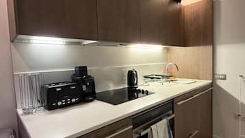 Apartment, 3 Bedrooms, Accessible, Smoking | Interior