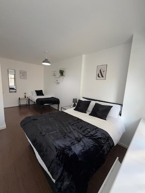 Apartment, 3 Bedrooms, Accessible, Smoking
