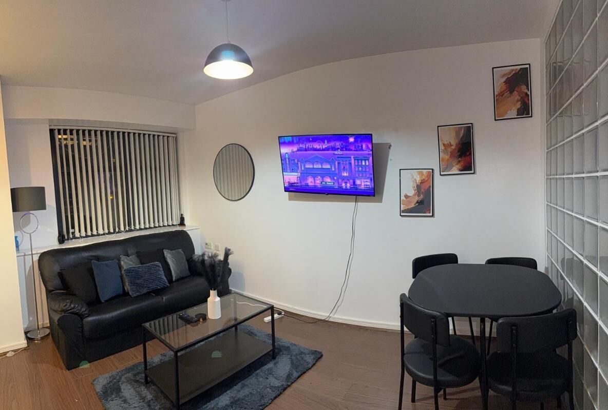 Apartment, 3 Bedrooms, Accessible, Smoking | Living room