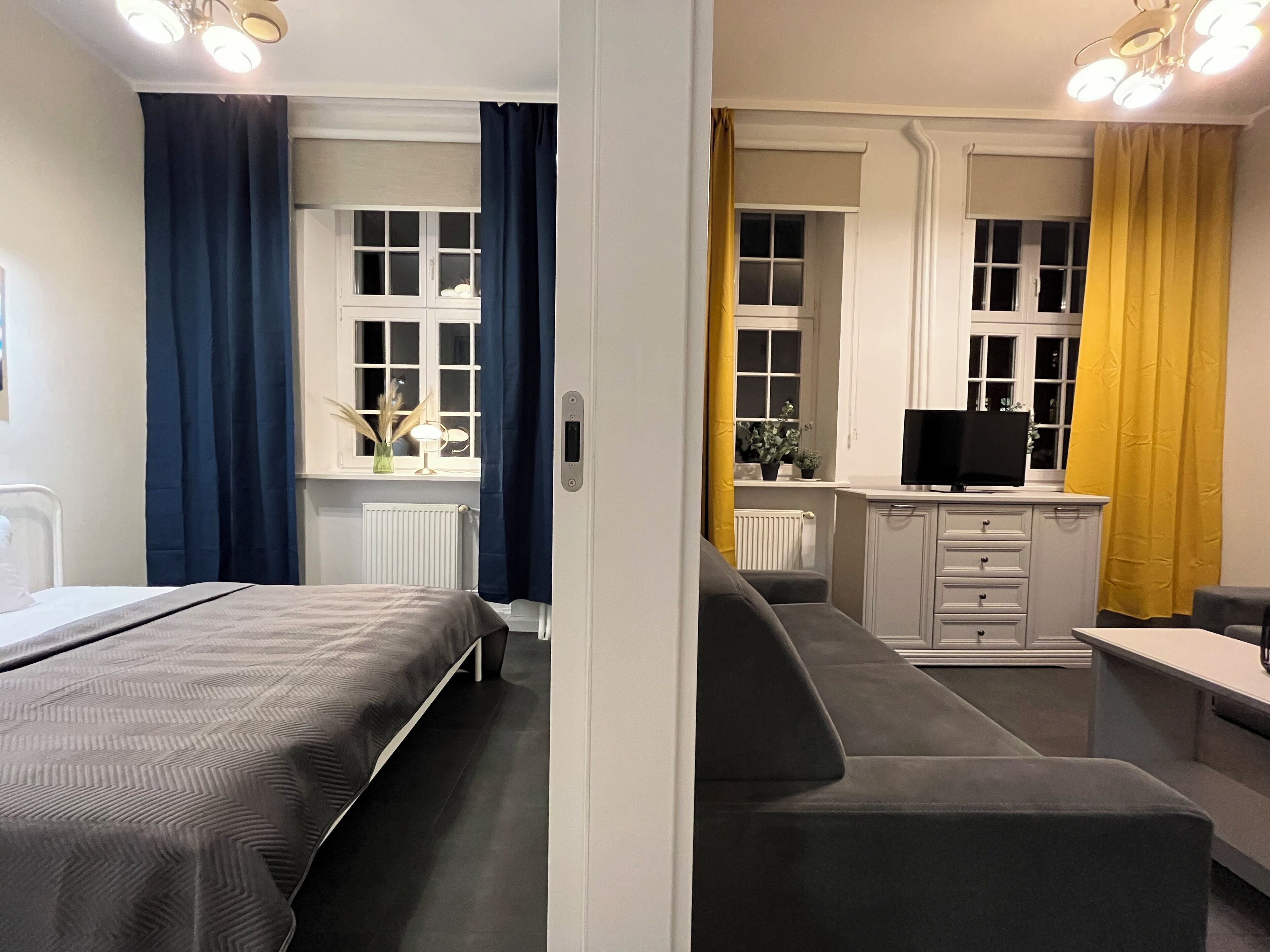 Apartment, Courtyard View | Living area | Flat-screen TV