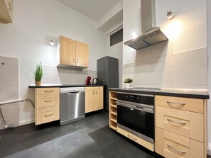 Appartement, vue sur la cour intérieure | Cuisine privée | Bouilloire électrique