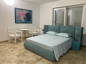 WiFi, bed sheets