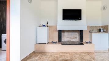 Refrigerador y cafetera y tetera