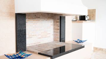 Kühlschrank, Wasserkocher mit Kaffee-/Teezubehör