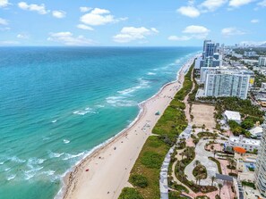 Beach nearby - Miami Beach Condo |  Private Beach Access (Miami Beach)