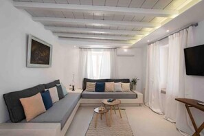 Smart TV - Deluxe Apartment with Kitchenette and Shared Outdoor Pool (Mykonos)