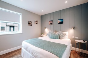 3 bedrooms, iron/ironing board, WiFi, bed sheets - Cliff Cottage - Luxurious Seaview Retreat (Gorleston-on-Sea)