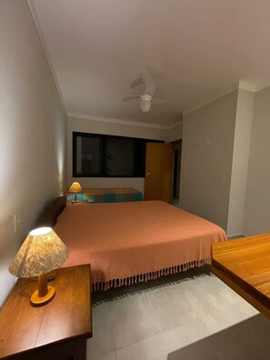 3 slaapkamers, een strijkplank/strijkijzer, wifi, beddengoed