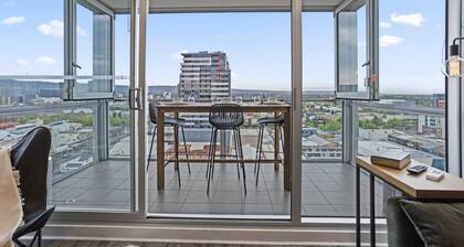 The Urban Glasshouse | Lvl 12, 2 Bed, Lap Pool, Spa, Sauna (444689)