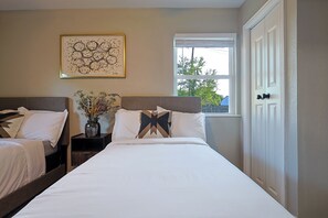 3 slaapkamers, een strijkplank/strijkijzer, wifi, beddengoed