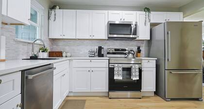 Tranquil Modern 3BR 8 Sleeps Retreat Sauna/Hot Tub/Gym/Game Corporate/Family