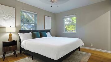 3 bedrooms, iron/ironing board, WiFi, bed sheets