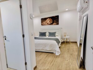 Desk, travel crib, free WiFi, bed sheets
