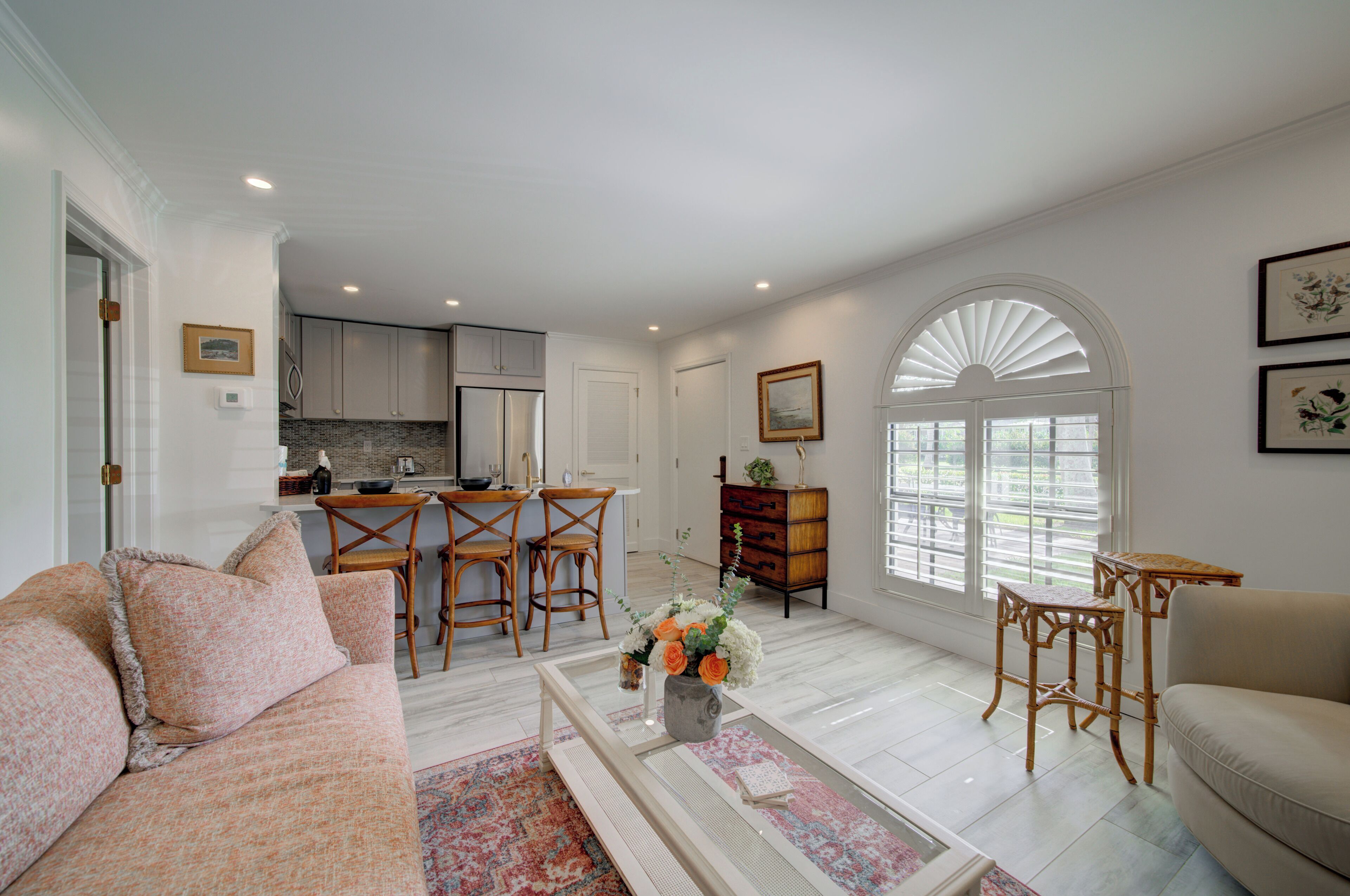 Condo, Air conditioning, Beachside | Living area