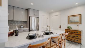 Condo, Air conditioning, Beachside | Private kitchen