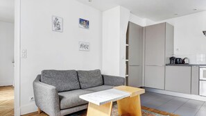 Televisión y oficina 