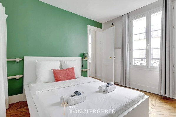 Iron/ironing board, travel cot, bed sheets