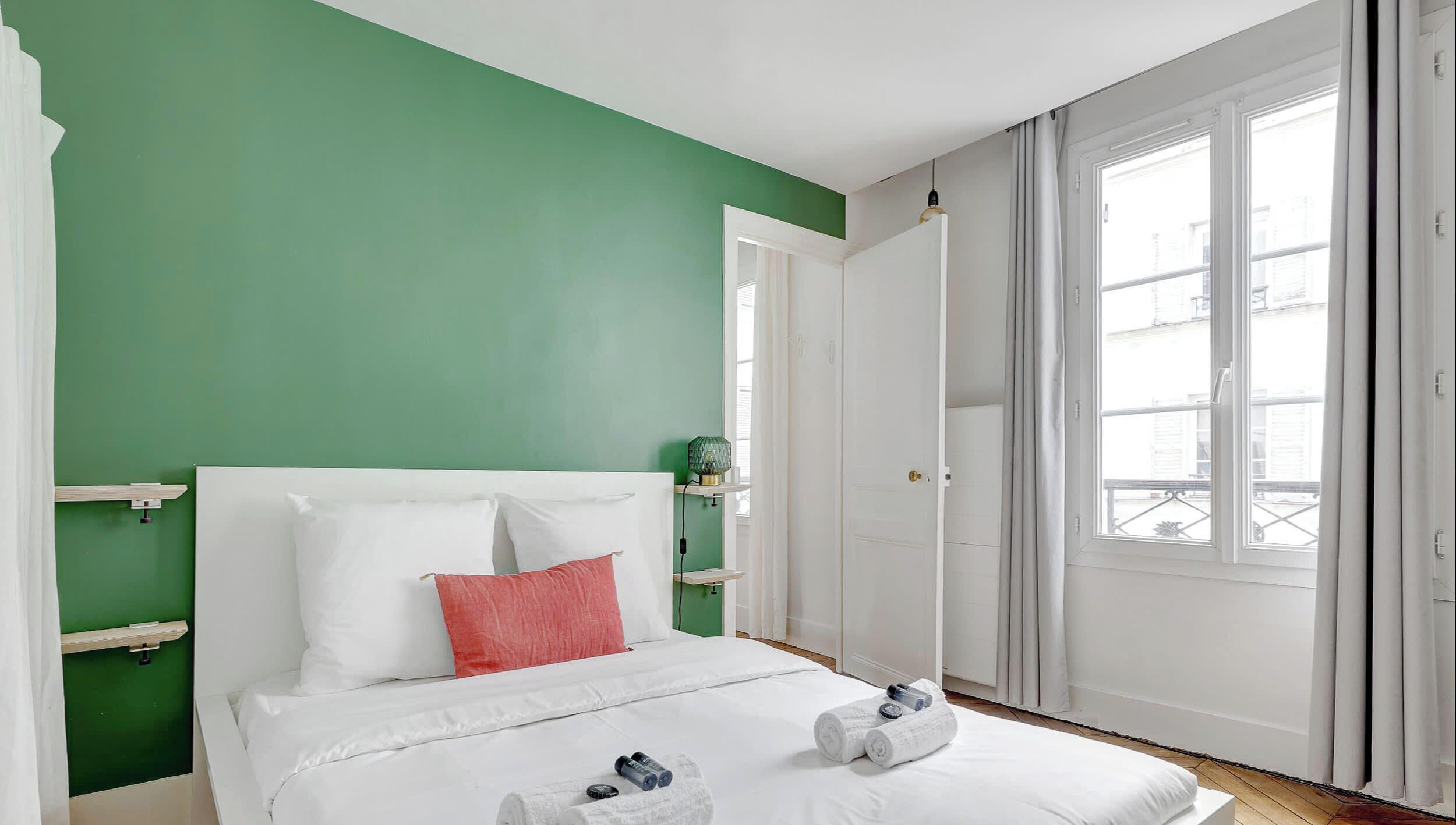 Iron/ironing board, travel cot, bed sheets