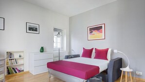 1 Schlafzimmer, Schreibtisch, Bügeleisen/Bügelbrett, Reisekinderbett