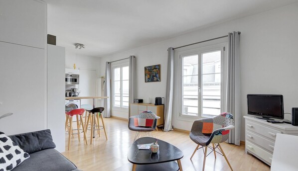 TV, offices - BM Vieille du Temple - Cosy 2P (Paris)