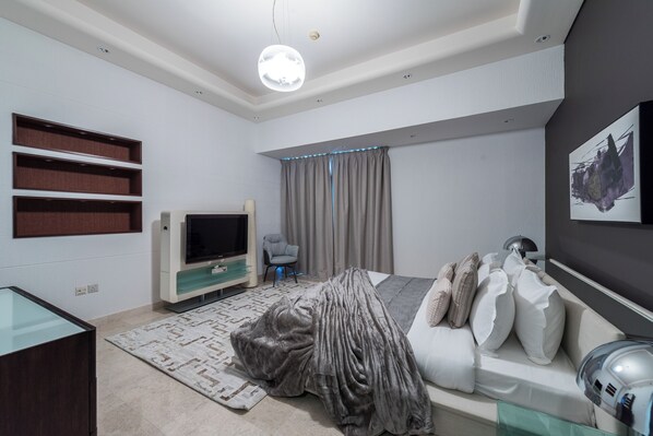 Deluxe Apartment, 4 Bedrooms, Non Smoking, Marina View | In-room safe, blackout drapes, soundproofing, iron/ironing board