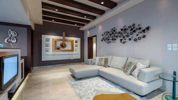 Deluxe-huoneisto, 4 makuuhuonetta, tupakointi kielletty, näköala venesatamaan | Oleskelualue