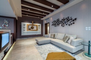 Deluxe-Apartment, 4 Schlafzimmer, Nichtraucher, Blick auf den Jachthafen | Wohnbereich