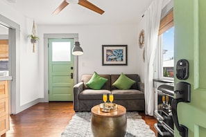 Smart TV - Bright & Cozy San Diego Escape Near Balboa Park | Casita on Landis by Avantstay (San Diego)