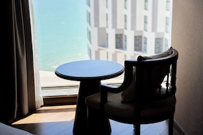Habitación familiar, vista al mar | Caja de seguridad en la habitación y insonorización 