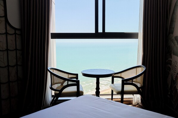 Family Room, Sea View | Living area