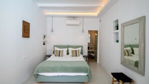 1 bedroom, iron/ironing board, travel crib, free WiFi - Deluxe Suite with Private Outdoor Pool (Mykonos)