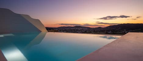 Outdoor pool, a heated pool