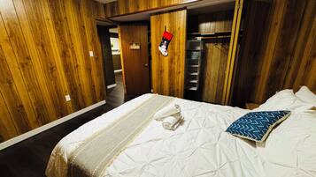 4 bedrooms, iron/ironing board, free WiFi, bed sheets