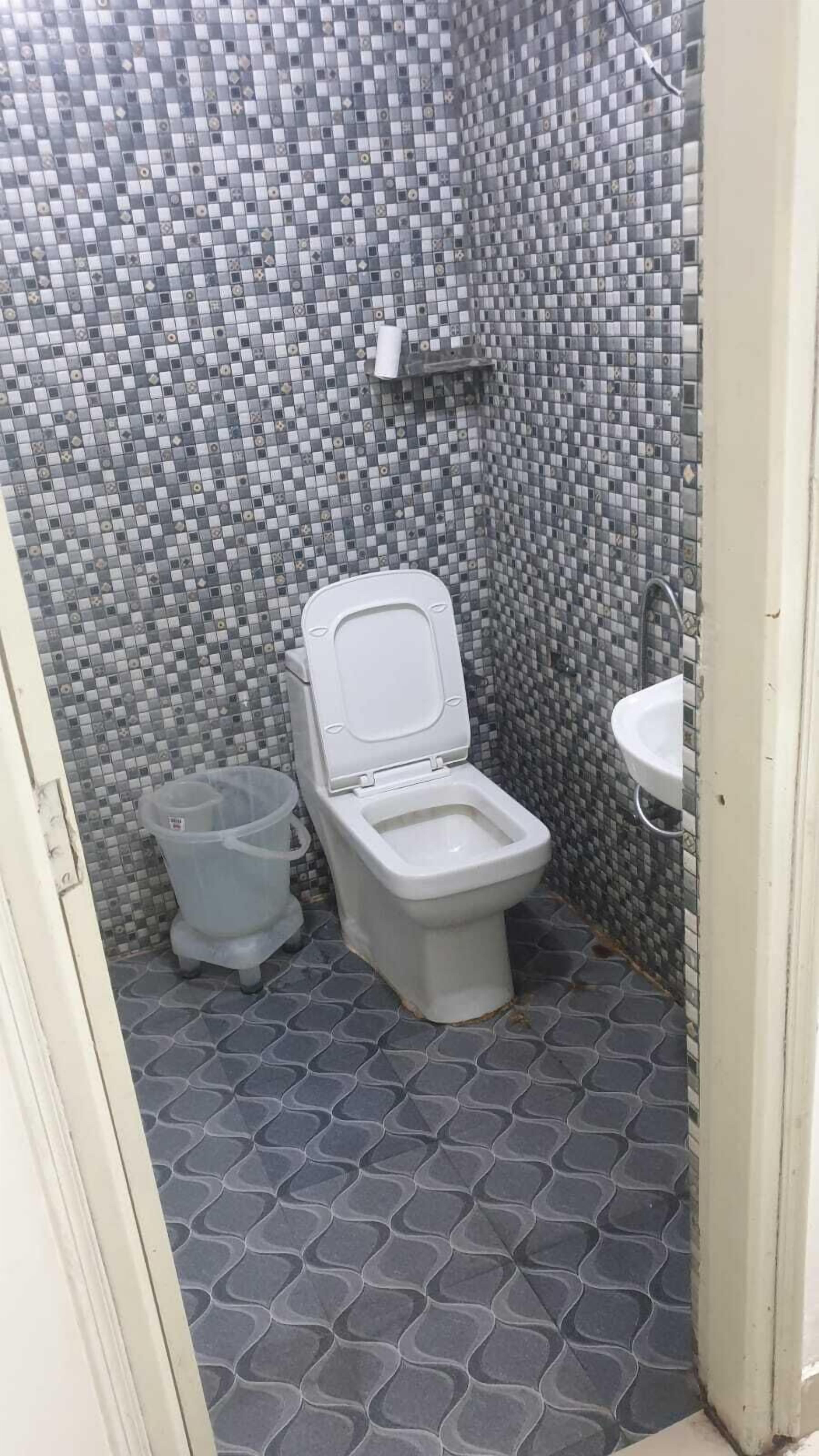 Shower, free toiletries, towels, soap