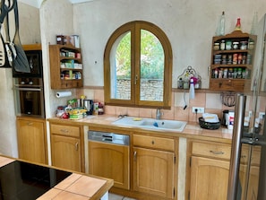 Fridge, microwave, oven, stovetop - Fantastic lake view & absolute tranquillity - Provence house with terrace overlooking the lake (Esparron-de-Verdon)