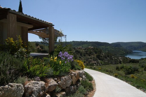 Fantastic lake view & absolute tranquillity - Provence house with terrace overlooking the lake