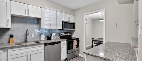 Refrigerador, horno, parrilla de estufa y lavavajillas