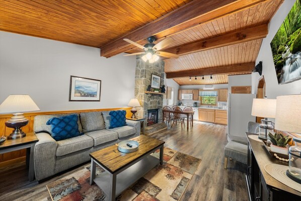 Smart TV, fireplace