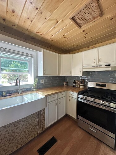 Cozy Rustic 4-bedroom house close to Whiteface & Lake Placid