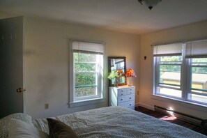 4 bedrooms, free WiFi, bed sheets