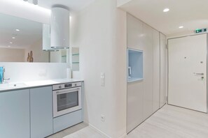Oven, stovetop, electric kettle, toaster