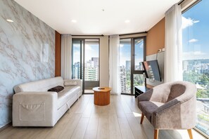 Apartment, 2 Bedrooms (13A)