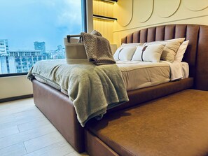 Didekorasi berbeda-beda dan ruang kerja ramah laptop